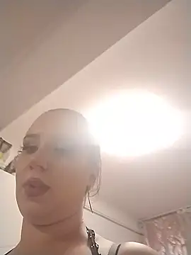 Snapshot of AdelinaJude chatting on September 19, 2025, 6:56 pm AdelinaJude online show from September 19, 2025, 6:56 pm