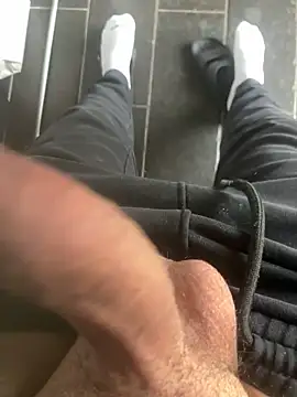 tomlolala online show from April 6, 2026, 7:42 am