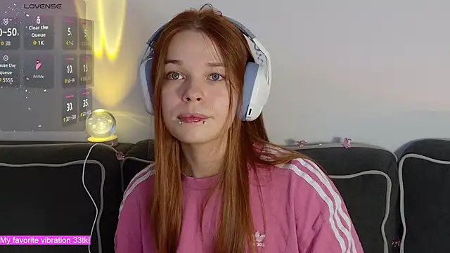 Snapshot of ValBae chatting on November 11, 2025, 9:53 pm ValBae online show from November 11, 2025, 9:53 pm