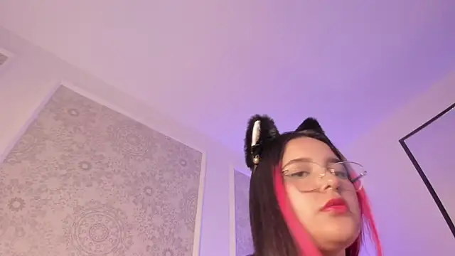 victoria18x online show from November 27, 2025, 7:14 pm