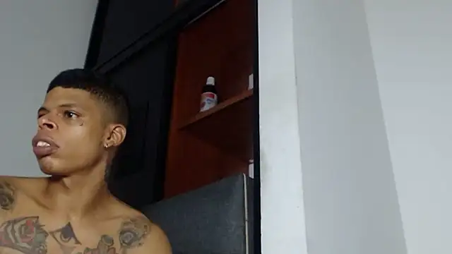 Snapshot of BrandonStond chatting on November 10, 2025, 3:28 pm BrandonStond online show from November 10, 2025, 3:28 pm