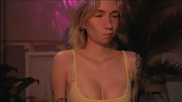 Arianna Richi online show from October 15, 2025, 5:50 am