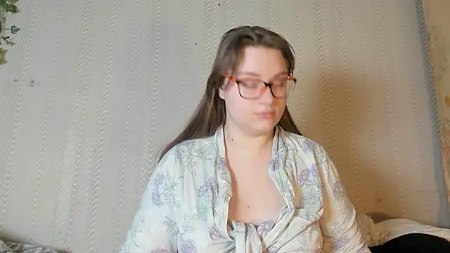 Snapshot of Seductive_She_Wolf chatting on May 6, 2026, 4:11 pm Seductive She Wolf online show from May 6, 2026, 4:11 pm