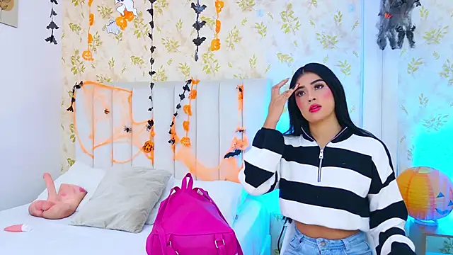 Snapshot of Mia-Monroe chatting on October 31, 2025, 11:33 pm Mia-Monroe online show from October 31, 2025, 11:33 pm