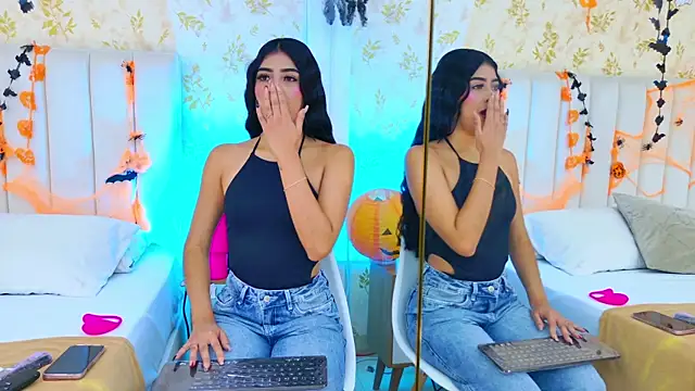 Snapshot of Mia-Monroe chatting on November 1, 2025, 7:52 pm Mia-Monroe online show from November 1, 2025, 7:52 pm