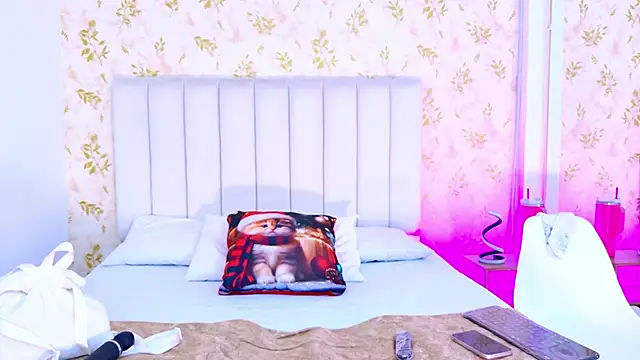 Snapshot of Mia-Monroe chatting on November 21, 2025, 7:46 pm Mia-Monroe online show from November 21, 2025, 7:46 pm