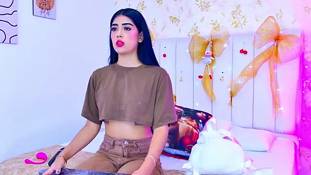 Snapshot of Mia-Monroe chatting on December 1, 2025, 7:37 pm Mia-Monroe online show from December 1, 2025, 7:37 pm