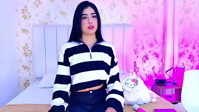 Snapshot of Mia-Monroe chatting on November 16, 2025, 7:29 pm Mia-Monroe online show from November 16, 2025, 7:29 pm