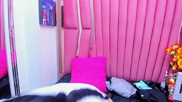 Sarah Hornny online show from March 3, 2026, 3:35 am