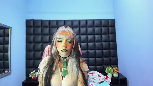 Samantha Smiith online show from April 11, 2026, 3:36 am