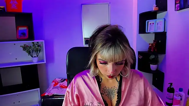 Samantha Smiith online show from July 9, 2026, 3:51 am