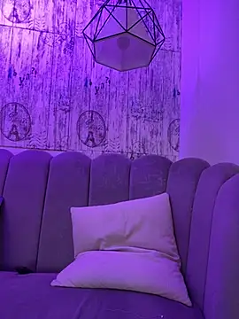 Snapshot of AbyThompson chatting on October 29, 2025, 1:10 pm AbyThompson online show from October 29, 2025, 1:10 pm