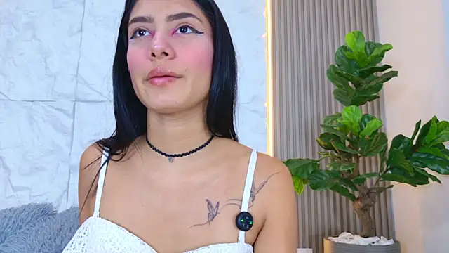 LaurenRodriiguez online show from April 15, 2026, 12:42 pm