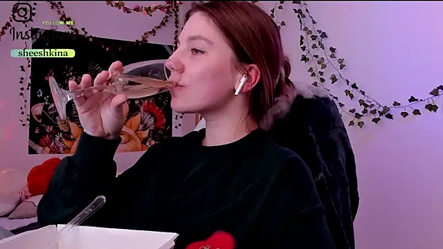 Snapshot of somejgirl chatting on December 25, 2024, 7:24 pm somejgirl online show from December 25, 2024, 7:24 pm