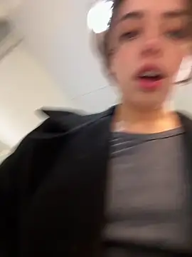 pantyless online show from September 22, 2025, 10:16 pm