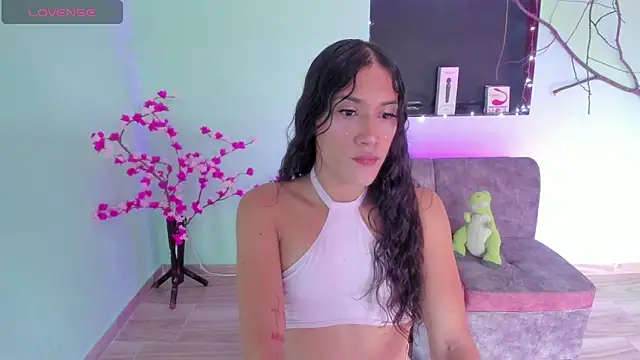 Snapshot of CamilaHarperr_ chatting on November 13, 2025, 5:28 pm CamilaHarperr online show from November 13, 2025, 5:28 pm