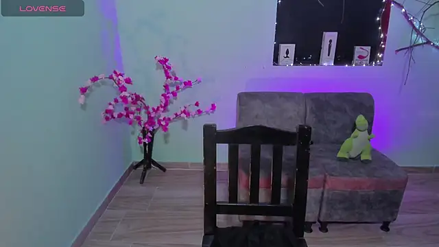 Snapshot of CamilaHarperr_ chatting on December 4, 2025, 10:36 am CamilaHarperr online show from December 4, 2025, 10:36 am