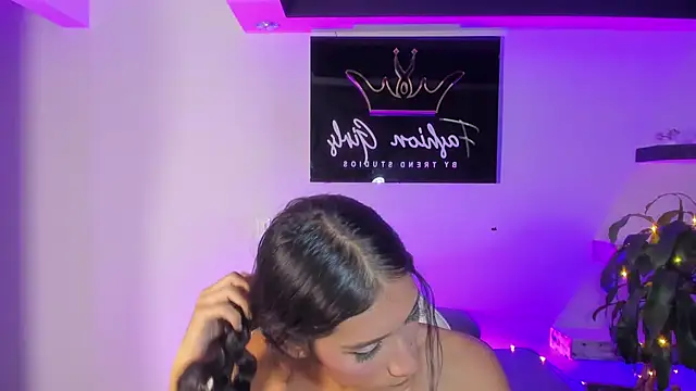 Snapshot of CamilaHarperr_ chatting on February 25, 2025, 4:35 am CamilaHarperr online show from February 25, 2025, 4:35 am