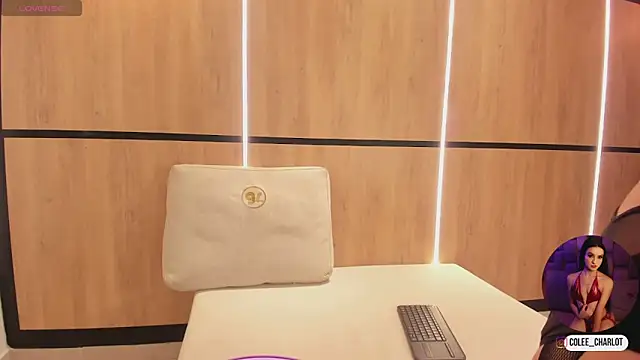 Snapshot of charlotte_colee chatting on November 28, 2025, 11:43 am charlotte colee online show from November 28, 2025, 11:43 am