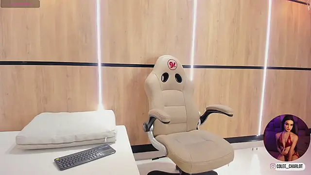 Snapshot of charlotte_colee chatting on November 8, 2025, 12:09 pm charlotte colee online show from November 8, 2025, 12:09 pm