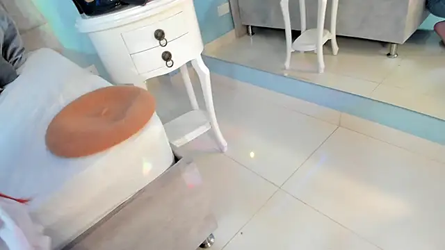 Snapshot of sweeet_peach chatting on March 17, 2025, 10:08 pm sweeet peach online show from March 17, 2025, 10:08 pm