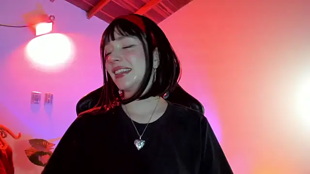 sweeet peach online show from April 30, 2026, 4:30 am