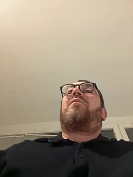 Snapshot of onaka1 chatting on November 15, 2025, 11:31 pm onaka1 online show from November 15, 2025, 11:31 pm