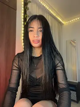 lina pink online show from April 11, 2026, 4:31 am