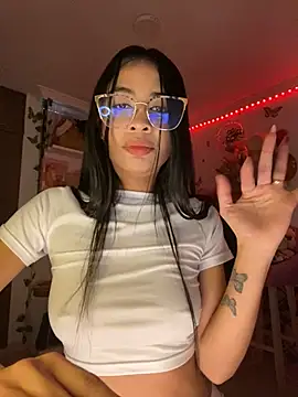 Snapshot of lina_pink chatting on February 12, 2025, 8:07 pm lina pink online show from February 12, 2025, 8:07 pm