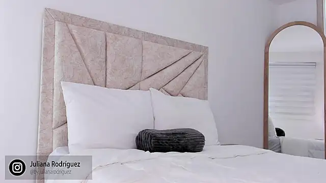 Julifoxx online show from October 23, 2025, 9:24 pm