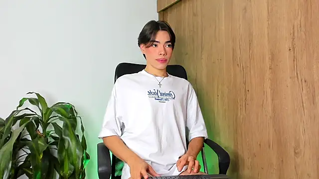 Julifoxx online show from February 5, 2025, 10:11 pm