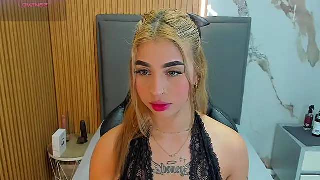 LUCYAMARS1 online show from March 4, 2026, 12:24 pm