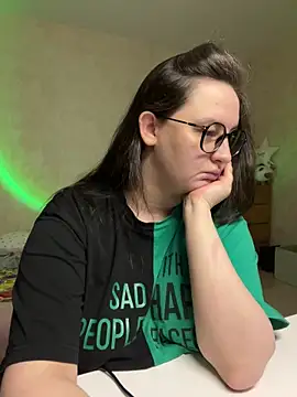 Snapshot of hungry1bunny chatting on February 13, 2025, 9:27 pm hungry1bunny online show from February 13, 2025, 9:27 pm