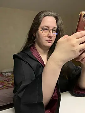 hungry1bunny online show from April 18, 2026, 2:30 pm