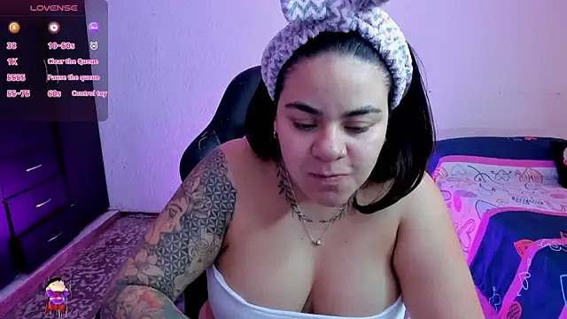 Snapshot of Sharon_hils chatting on November 10, 2025, 3:06 pm Sharon hils online show from November 10, 2025, 3:06 pm