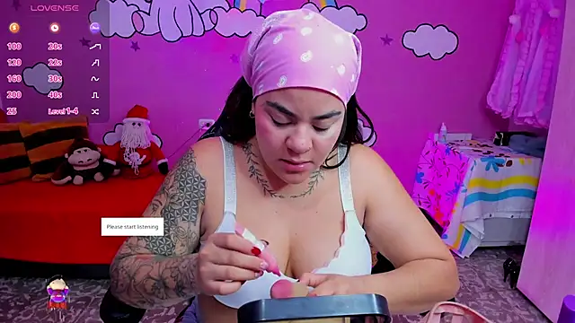 Snapshot of Sharon_hils chatting on December 2, 2025, 11:12 am Sharon hils online show from December 2, 2025, 11:12 am