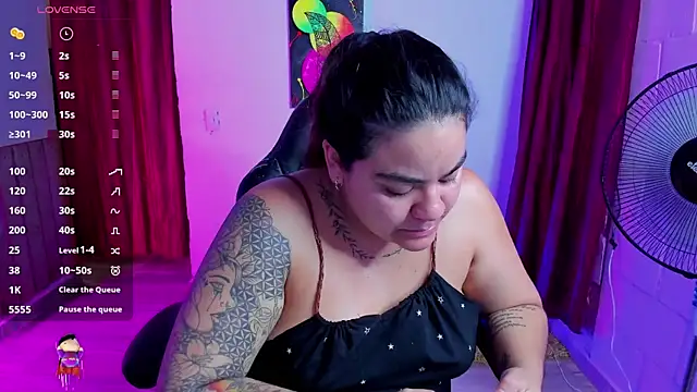 Snapshot of Sharon_hils chatting on January 29, 2025, 8:46 pm Sharon hils online show from January 29, 2025, 8:46 pm