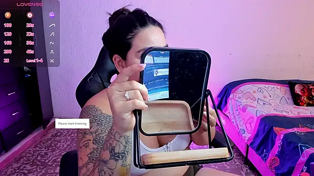 Snapshot of Sharon_hils chatting on November 8, 2025, 4:32 pm Sharon hils online show from November 8, 2025, 4:32 pm