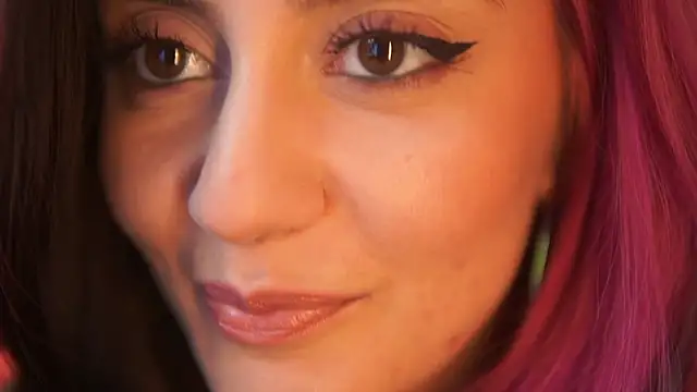 Snapshot of SabrinaHope chatting on December 1, 2025, 10:10 pm SabrinaHope online show from December 1, 2025, 10:10 pm