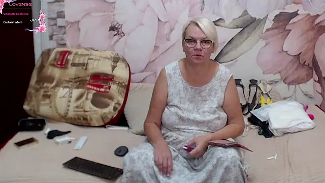 Snapshot of RinaM-Mashasun chatting on October 13, 2025, 11:45 am RinaM-Mashasun online show from October 13, 2025, 11:45 am