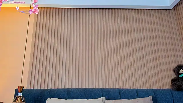 kathecute   online show from October 29, 2025, 1:37 am