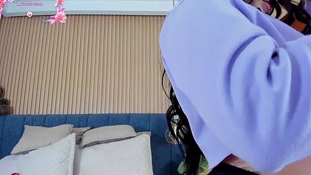 kathecute   online show from November 21, 2025, 1:37 am