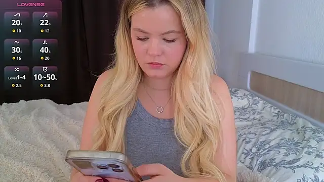 Snapshot of Milana15 chatting on November 17, 2025, 7:45 am Milana15 online show from November 17, 2025, 7:45 am