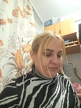 Malichkaanna30 online show from November 3, 2025, 2:53 pm