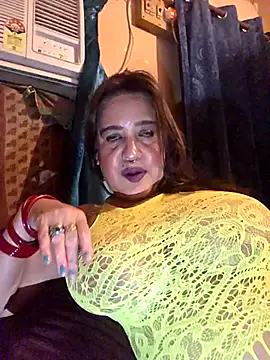 Snapshot of Hot_Queen77 chatting on May 4, 2026, 6:55 pm Hot Queen77 online show from May 4, 2026, 6:55 pm