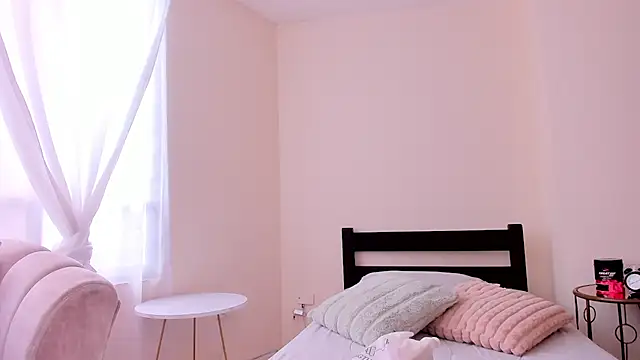 Snapshot of evely_coelloo chatting on February 13, 2025, 7:10 pm evely coelloo online show from February 13, 2025, 7:10 pm