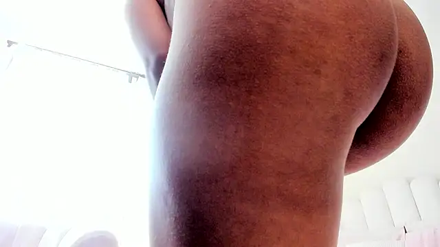 Snapshot of evely_coelloo chatting on October 14, 2025, 5:35 pm evely coelloo online show from October 14, 2025, 5:35 pm