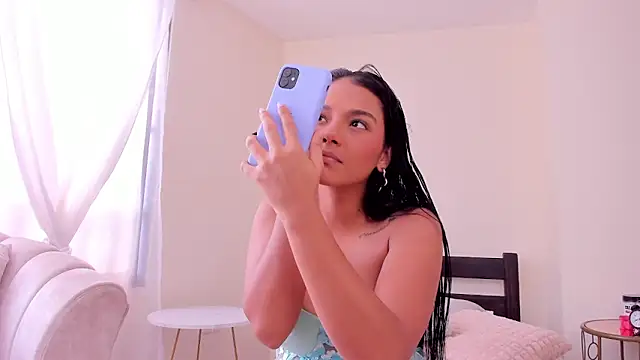 Snapshot of evely_coelloo chatting on December 3, 2024, 6:33 pm evely coelloo online show from December 3, 2024, 6:33 pm