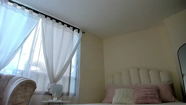 Snapshot of evely_coelloo chatting on September 22, 2025, 9:32 pm evely coelloo online show from September 22, 2025, 9:32 pm