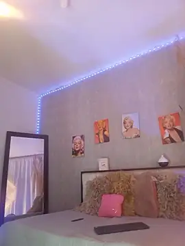 nahiarapalmer19 online show from October 17, 2025, 11:50 pm